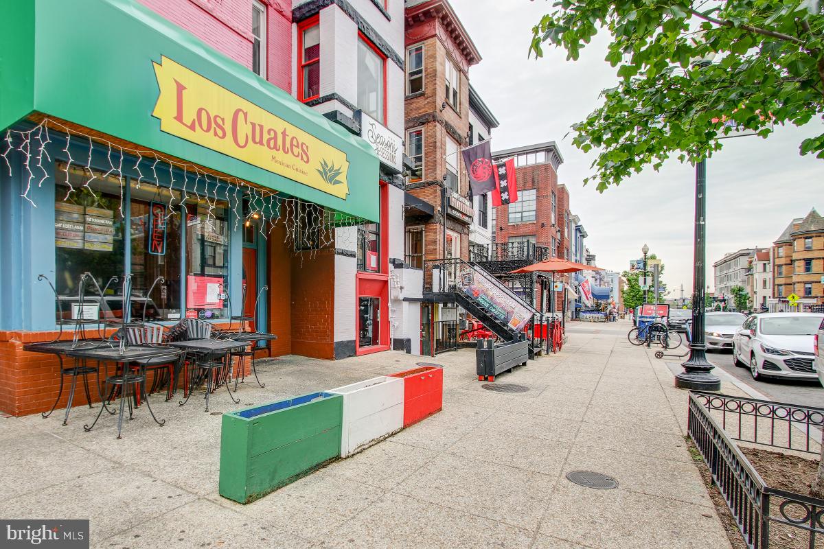 1910 Kalorama Road Northwest, Unit 403 Washington, DC 20009 - Photo 45 of 52 a view of water fountain in front of building