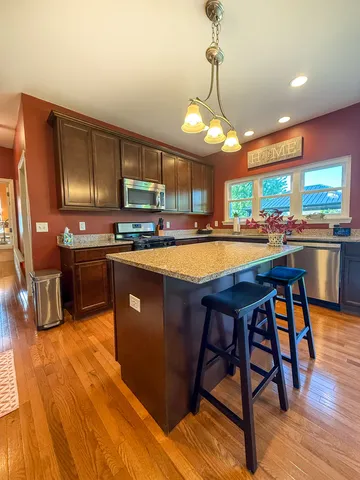 $399,900 | 445 East Becker Place, Sycamore, IL 60178