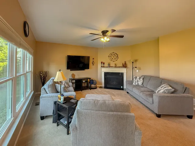 $399,900 | 445 East Becker Place, Sycamore, IL 60178