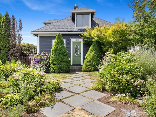 $585,000 | 1218 East Marine View Drive, Everett, WA 98201