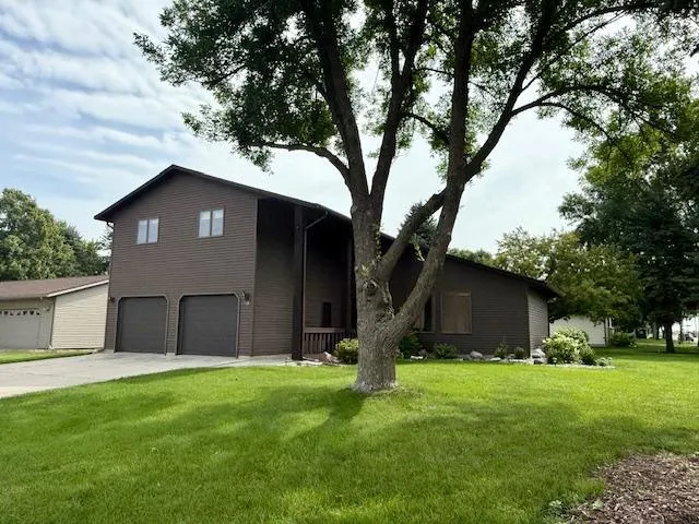 $230,000 | 517 Sunrise Boulevard, Redwood Falls, MN 56283
