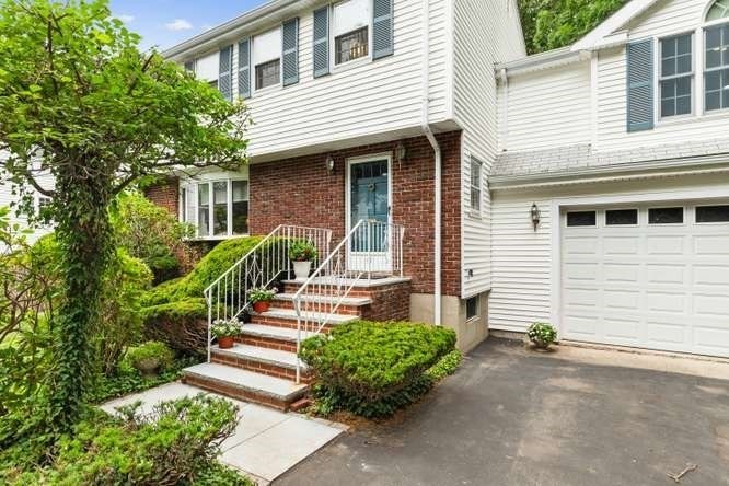 44 Quarry Lane Milton, MA 02186 - Photo 2 of 42