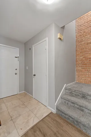 a view of a livingroom with wooden floor and closet