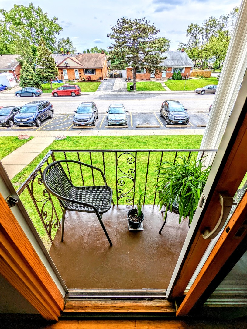 9418 Dee Road, Unit 203C Des Plaines, IL 60016 - Photo 8 of 24 a view of outdoor space with seating