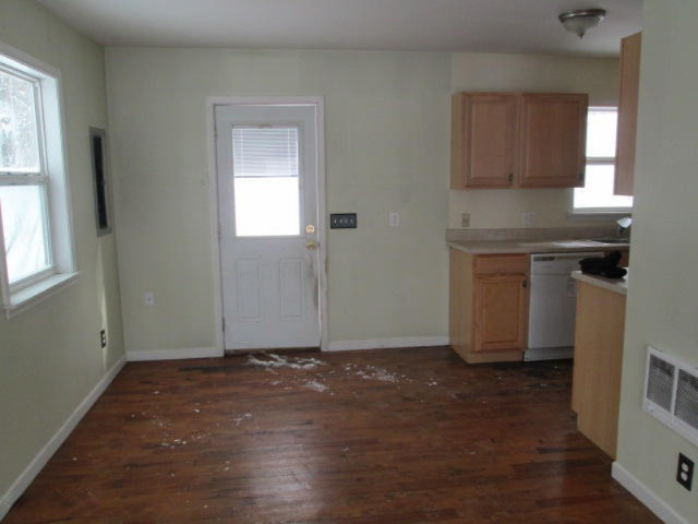 5702 Snyder Road Berrien Springs, MI 49103 - Photo 6 of 9 5702_Snyder_%286%29diningroom_35609120 (