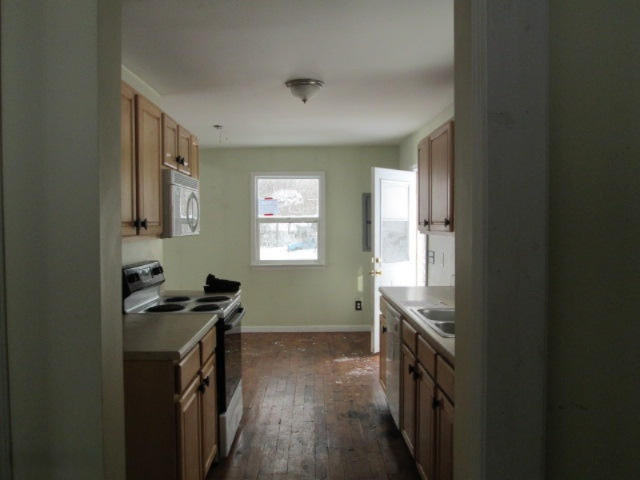 5702 Snyder Road Berrien Springs, MI 49103 - Photo 7 of 9 5702_Snyder_%2812%29kitchen_35609404 (2)