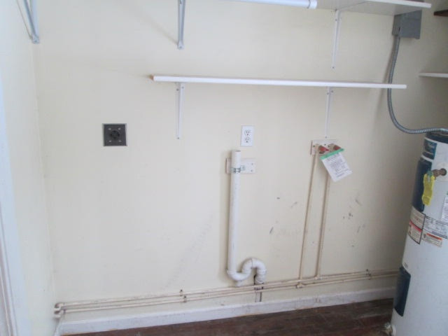 5702 Snyder Road Berrien Springs, MI 49103 - Photo 9 of 9 5702_Snyder_%2810%29laundry_35609296 (4)