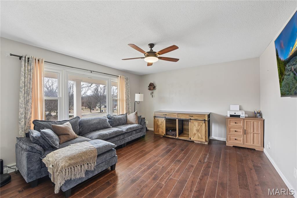 1837 Oak Street Pacific, MO 63069 - Photo 2 of 25