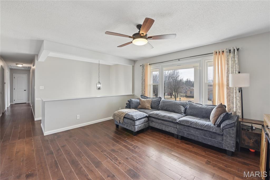 1837 Oak Street Pacific, MO 63069 - Photo 3 of 25