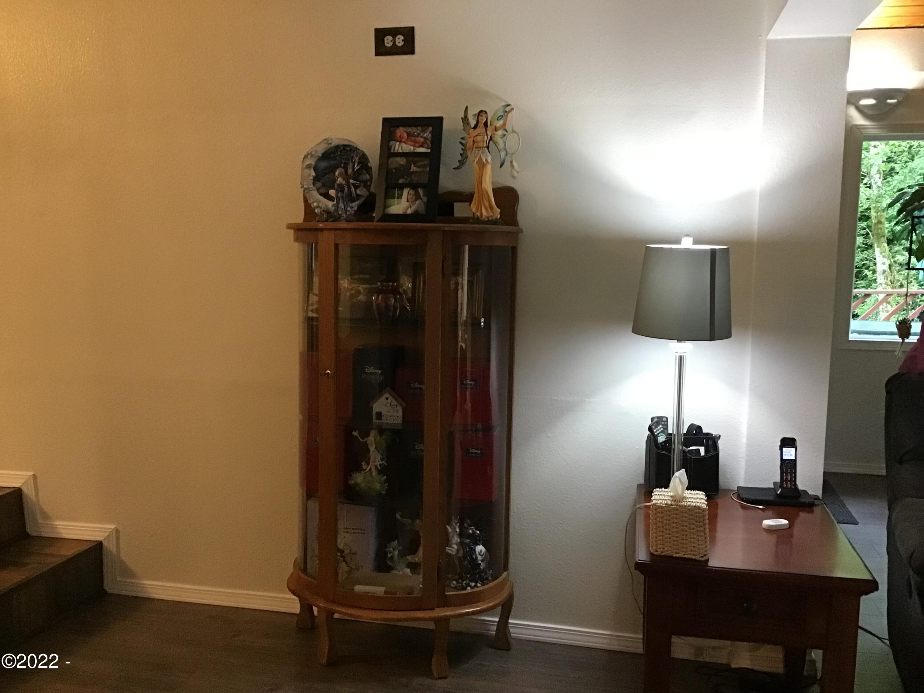 622 North New Bridge Road Otis, OR 97368 - Photo 11 of 51 Living Room