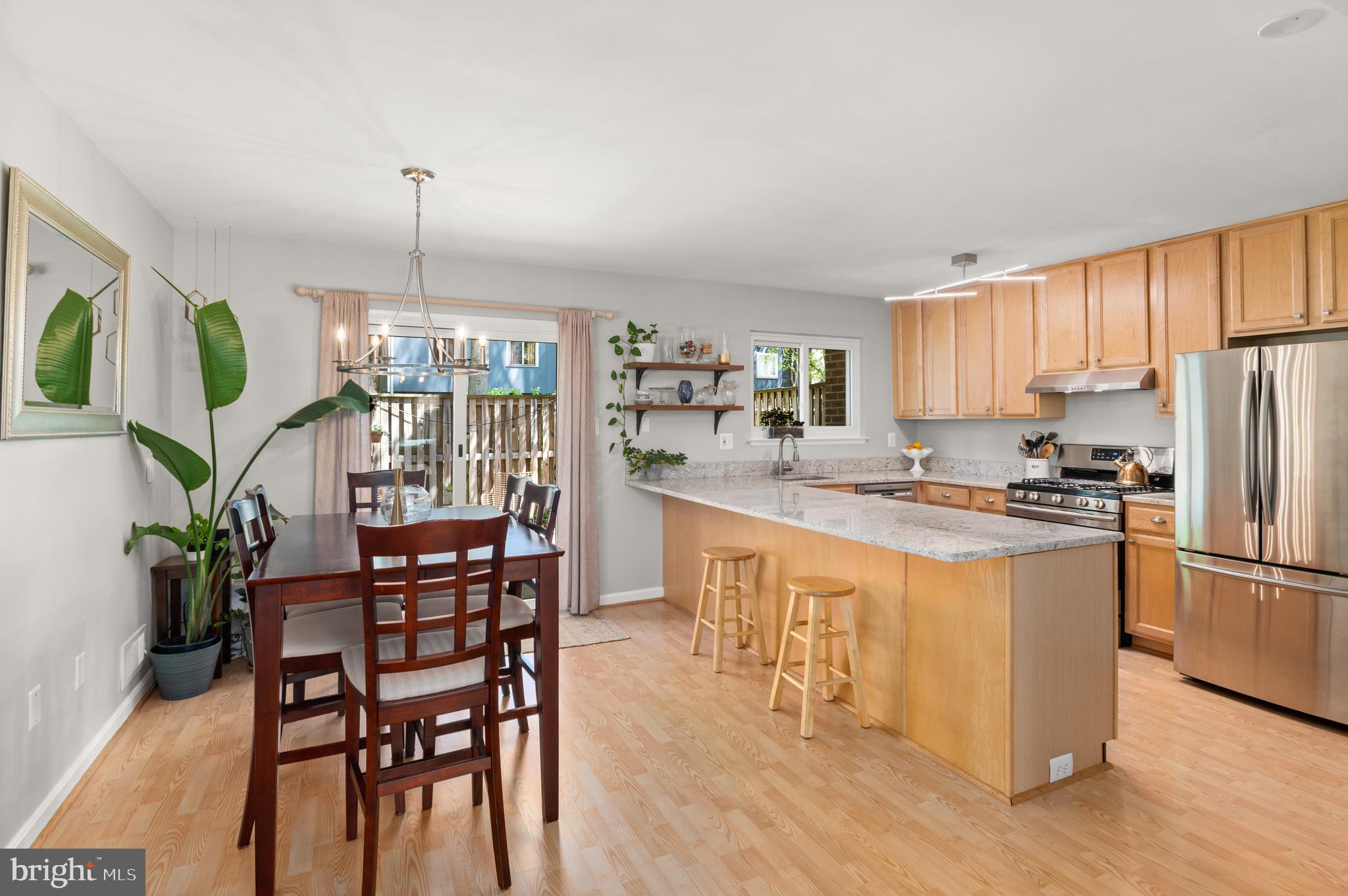 11150 Forest Edge Drive Reston, VA 20190 - Photo 13 of 30 Dining Area