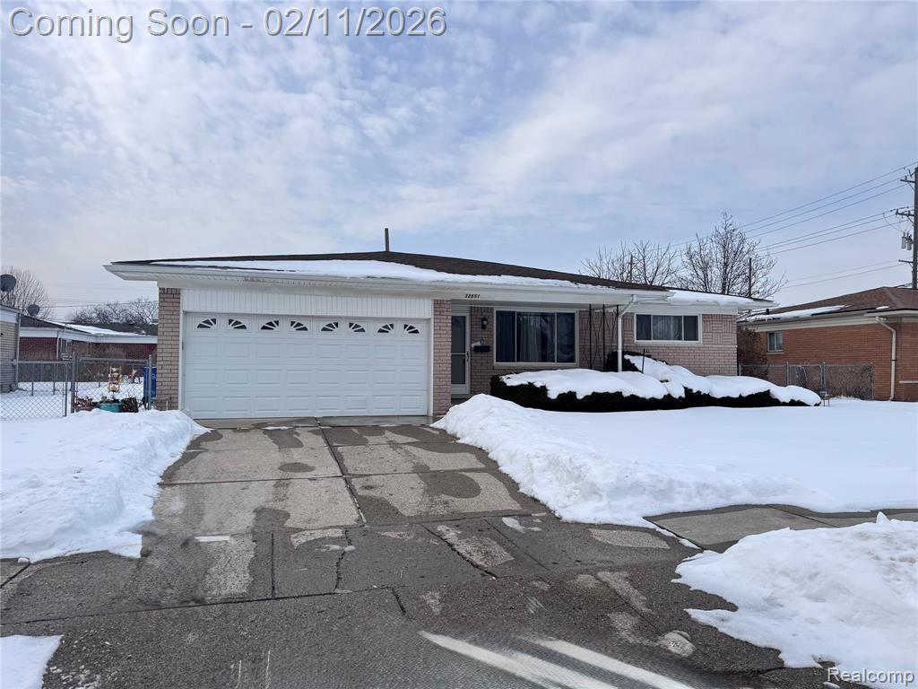32851 Rugby Drive Warren, MI 48088 - Photo 2 of 18