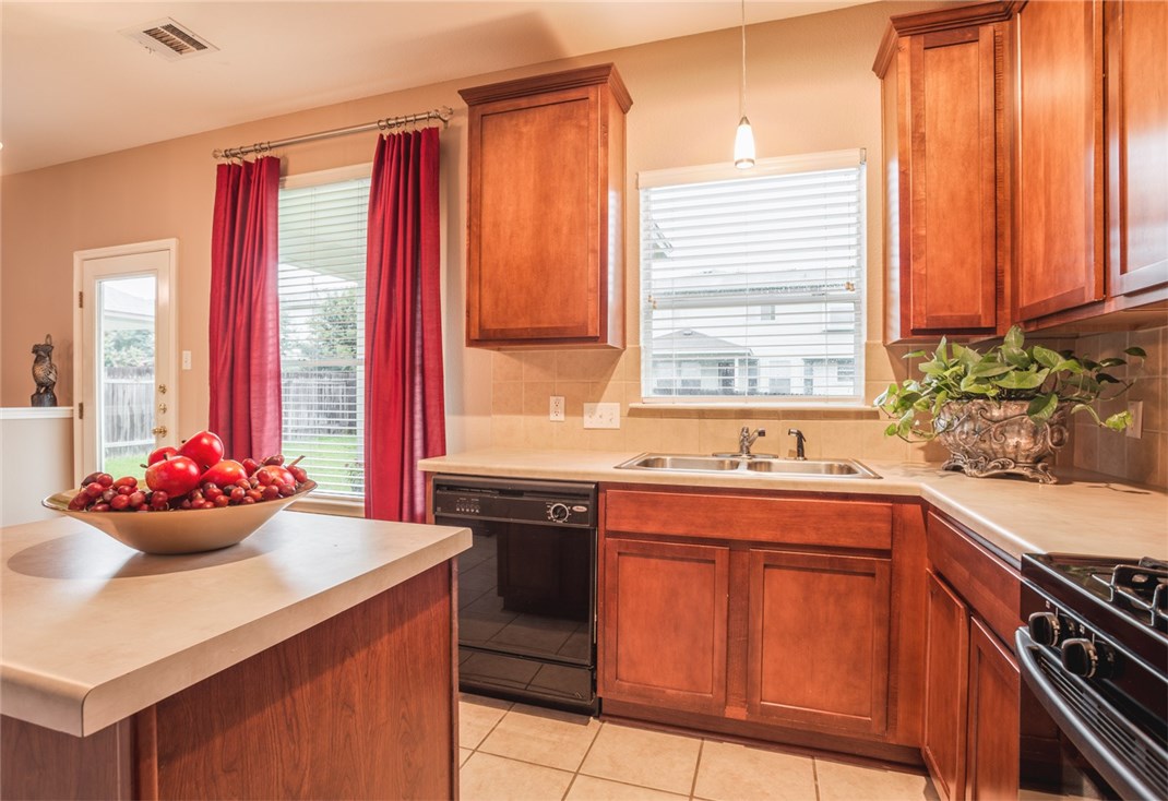 11012 Los Comancheros Road Austin, TX 78717 - Photo 6 of 24