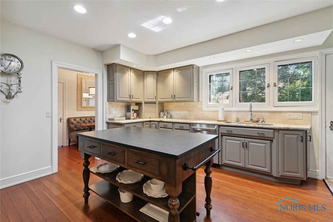 3525 Ridgewood Road Toledo, OH 43606 - Photo 21 of 50 Kitchen