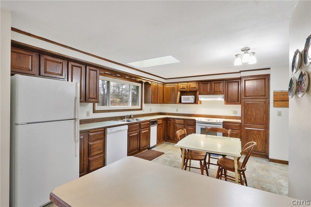 5336 Caughdenoy Road Clay, NY 13041 - Photo 13 of 38