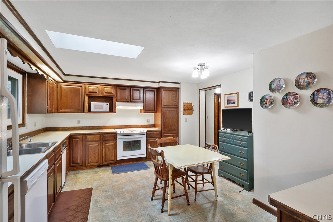 5336 Caughdenoy Road Clay, NY 13041 - Photo 14 of 38