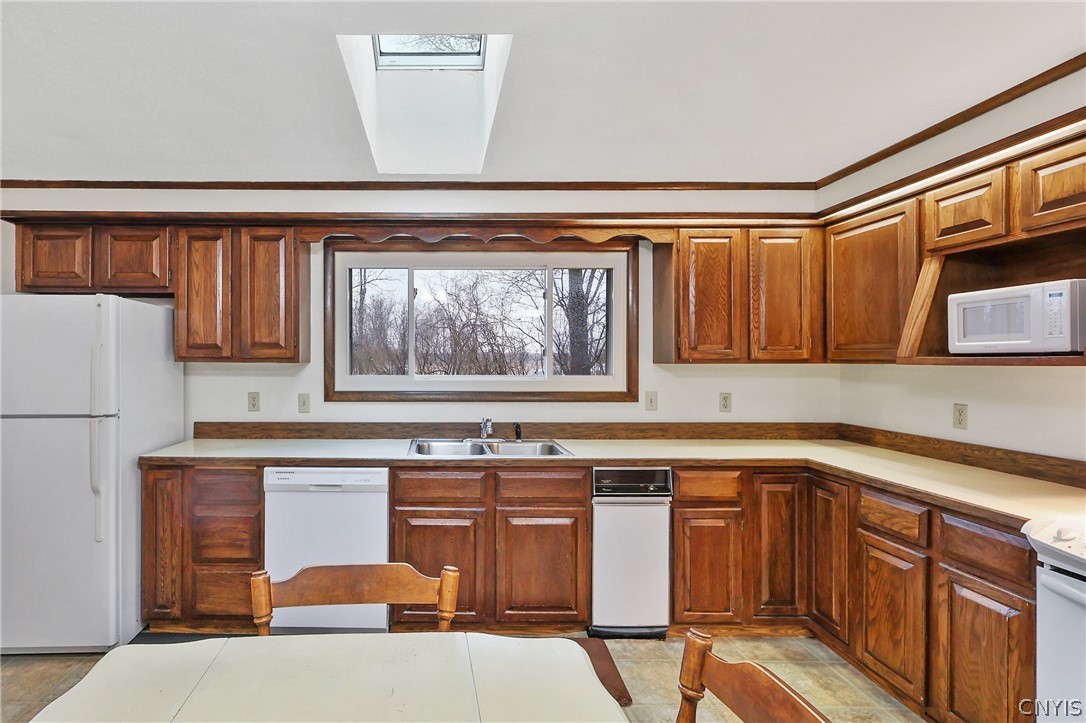 5336 Caughdenoy Road Clay, NY 13041 - Photo 16 of 38