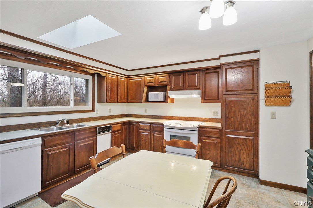 5336 Caughdenoy Road Clay, NY 13041 - Photo 17 of 38