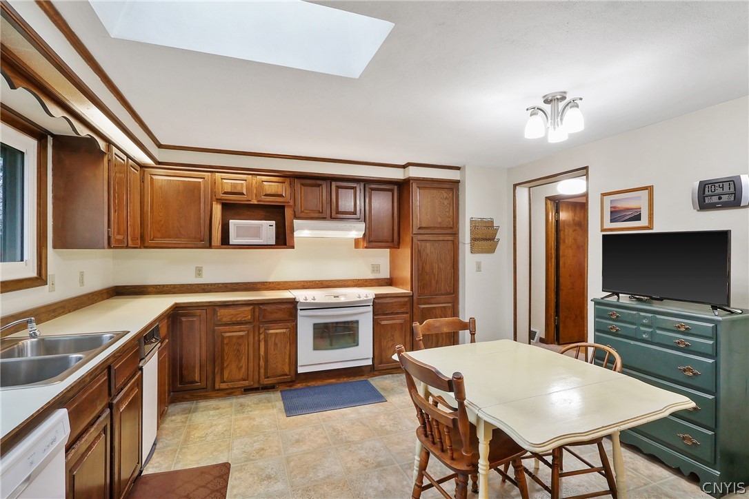 5336 Caughdenoy Road Clay, NY 13041 - Photo 18 of 38