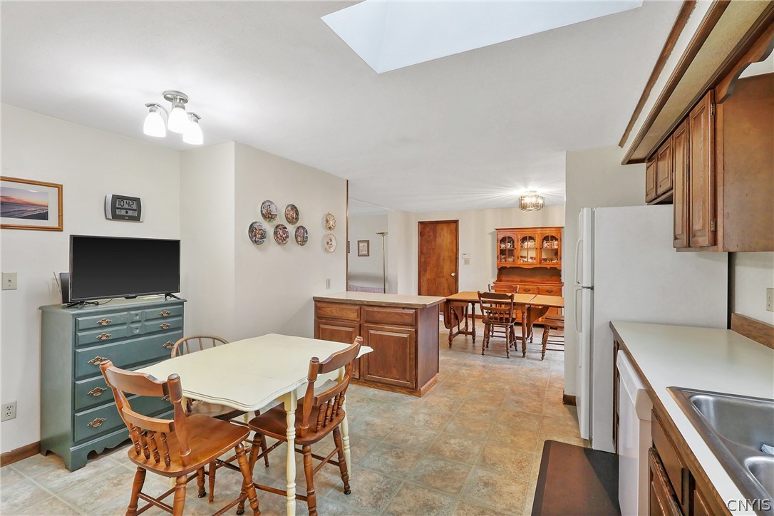 5336 Caughdenoy Road Clay, NY 13041 - Photo 20 of 38