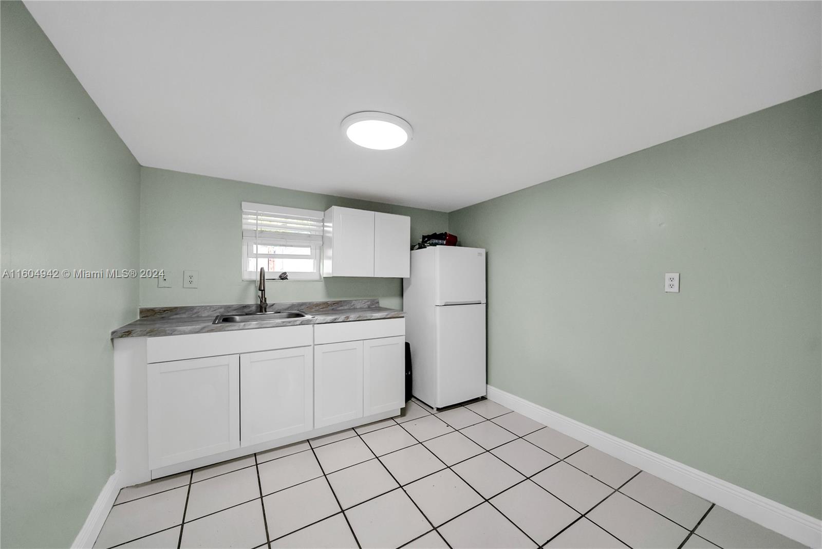 875 East 29th Street Hialeah, FL 33013 - Photo 26 of 38
