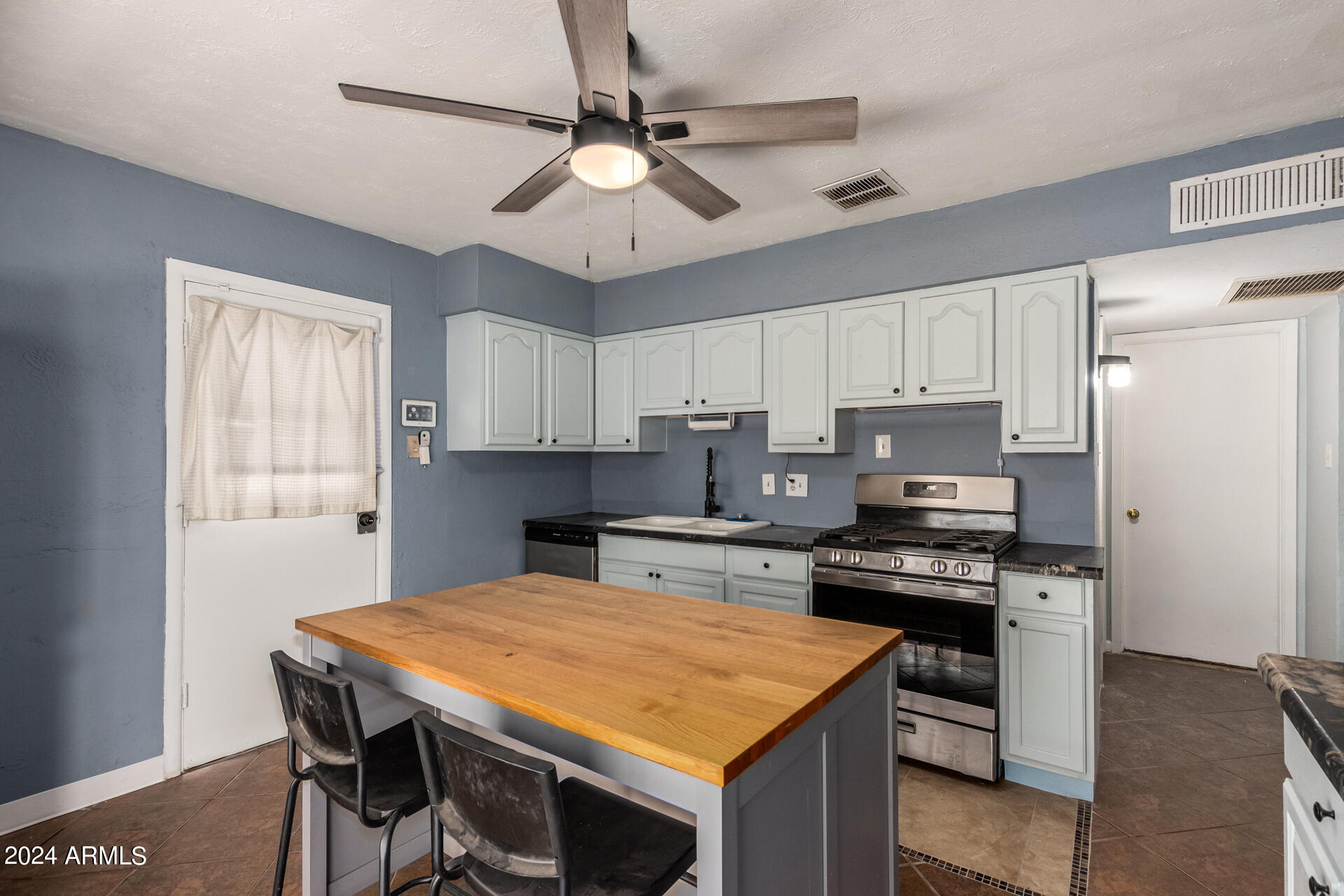 6233 West Osborn Road Phoenix, AZ 85033 - Photo 11 of 37 16 - Orborn