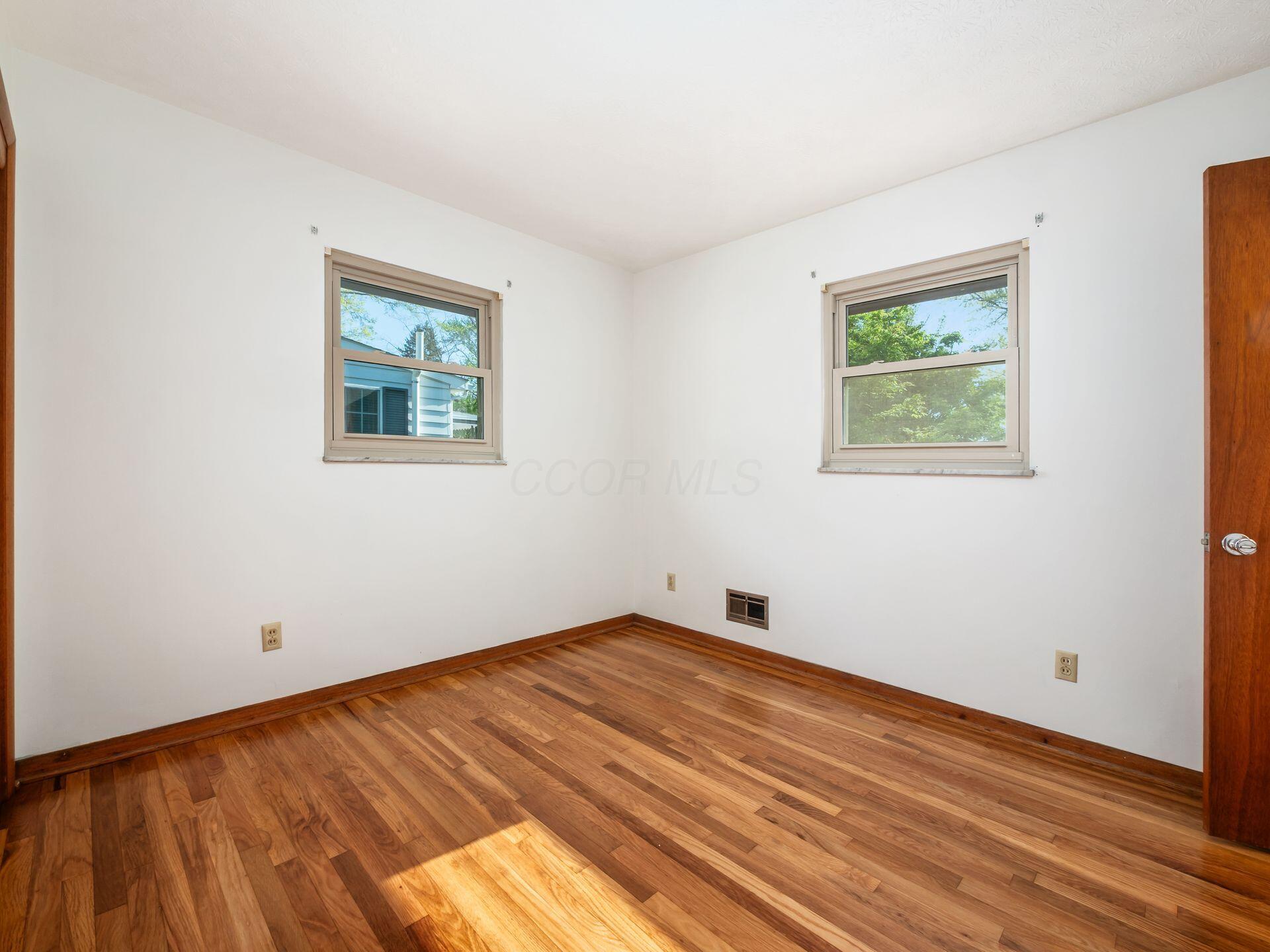 432 James Road Columbus, OH 43230 - Photo 21 of 43 021_a35dce_N 432 James rd 045