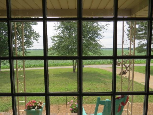 212 Byrd Road Lawrenceburg, TN 38464 - Photo 2 of 20 Living Room View