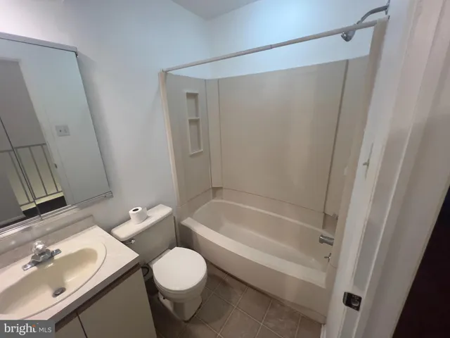 $2,050 | 806B Cypress Point Circle, Unit B, Mount Laurel, NJ 08054