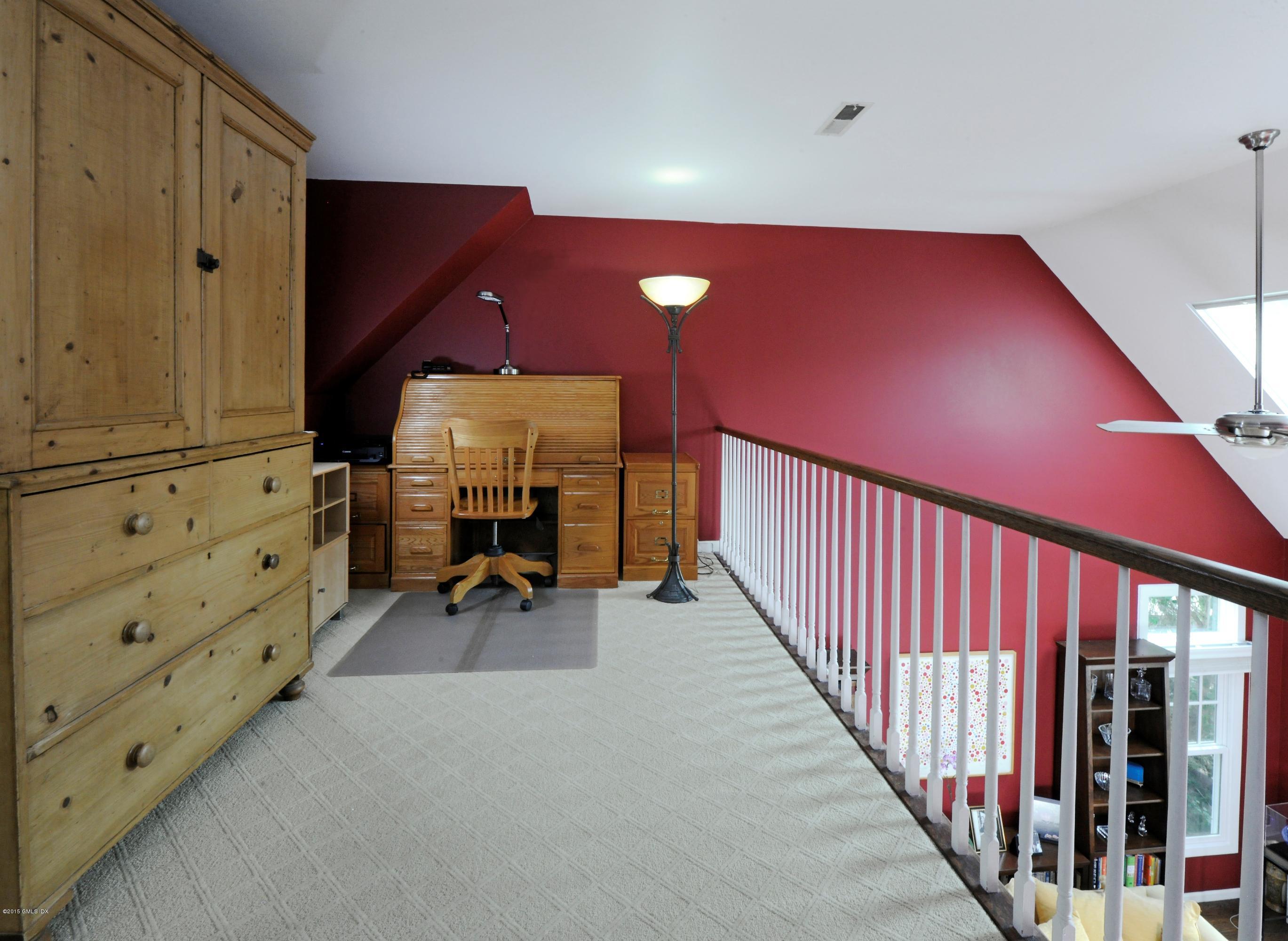 186 Field Point Road, Unit 4A Greenwich, CT 06830 - Photo 11 of 23 a view of a hallway with seating area