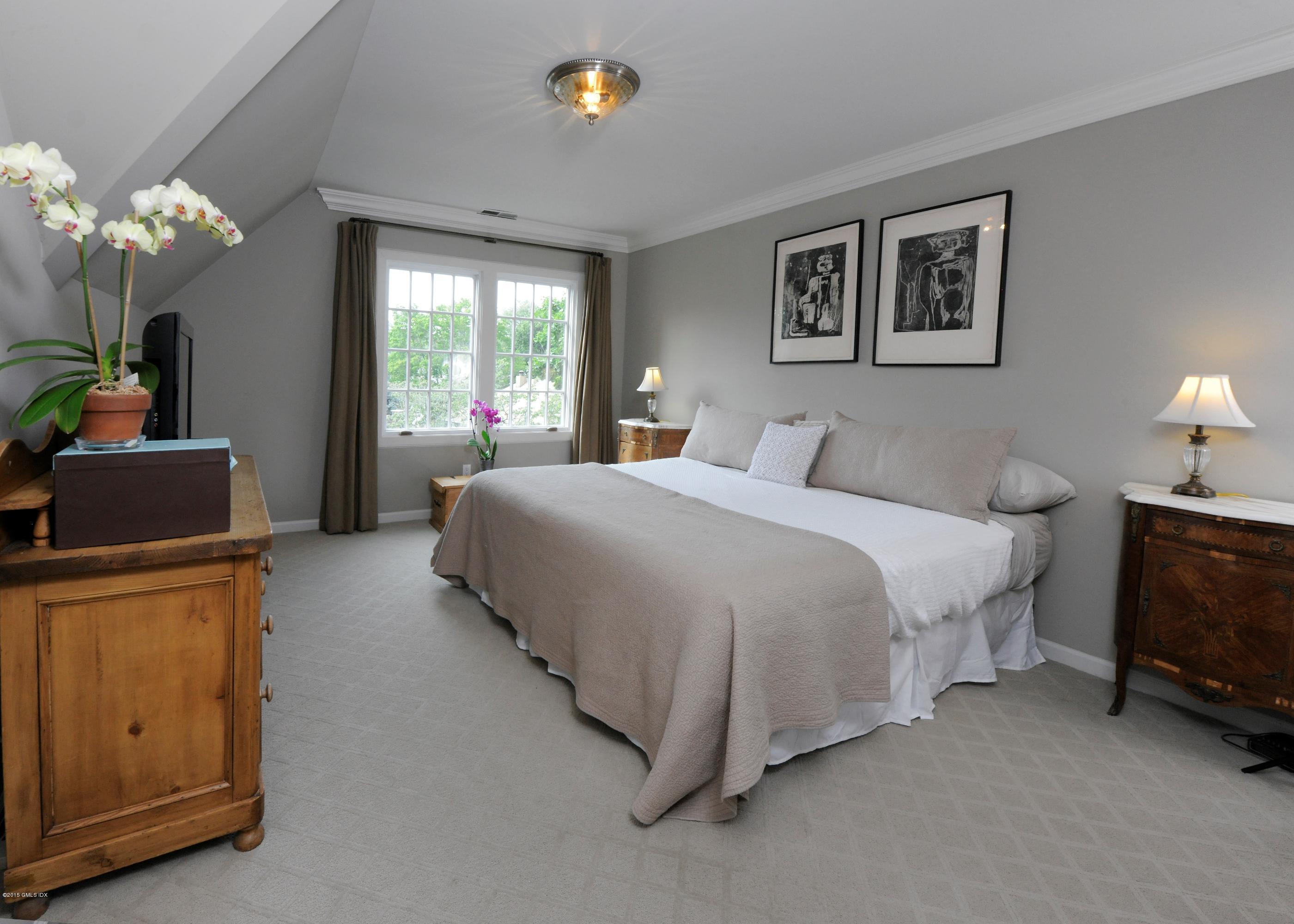 186 Field Point Road, Unit 4A Greenwich, CT 06830 - Photo 12 of 23 a spacious bedroom with a bed and a couch