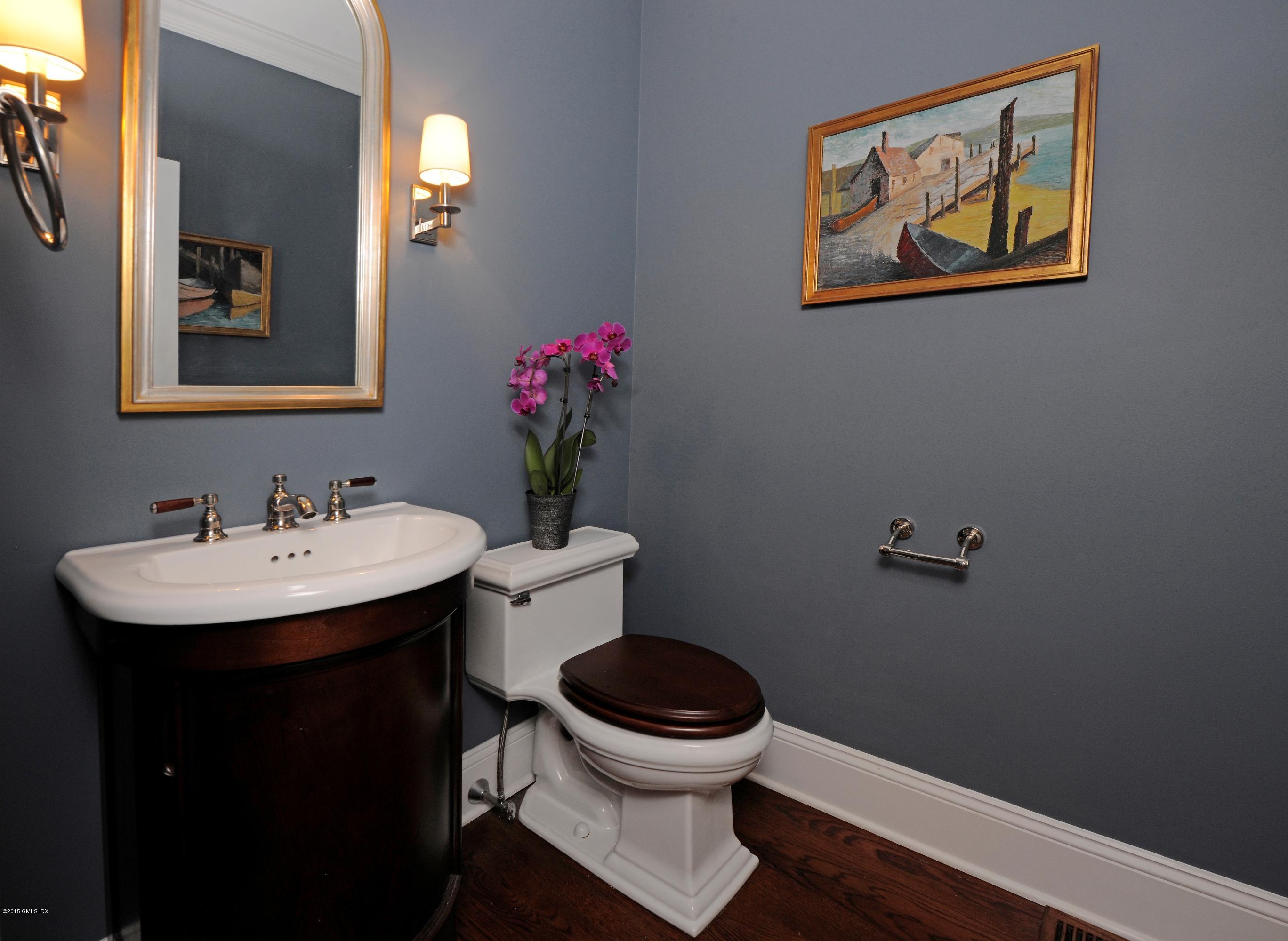 186 Field Point Road, Unit 4A Greenwich, CT 06830 - Photo 20 of 23 a bathroom with a toilet a sink and mirror