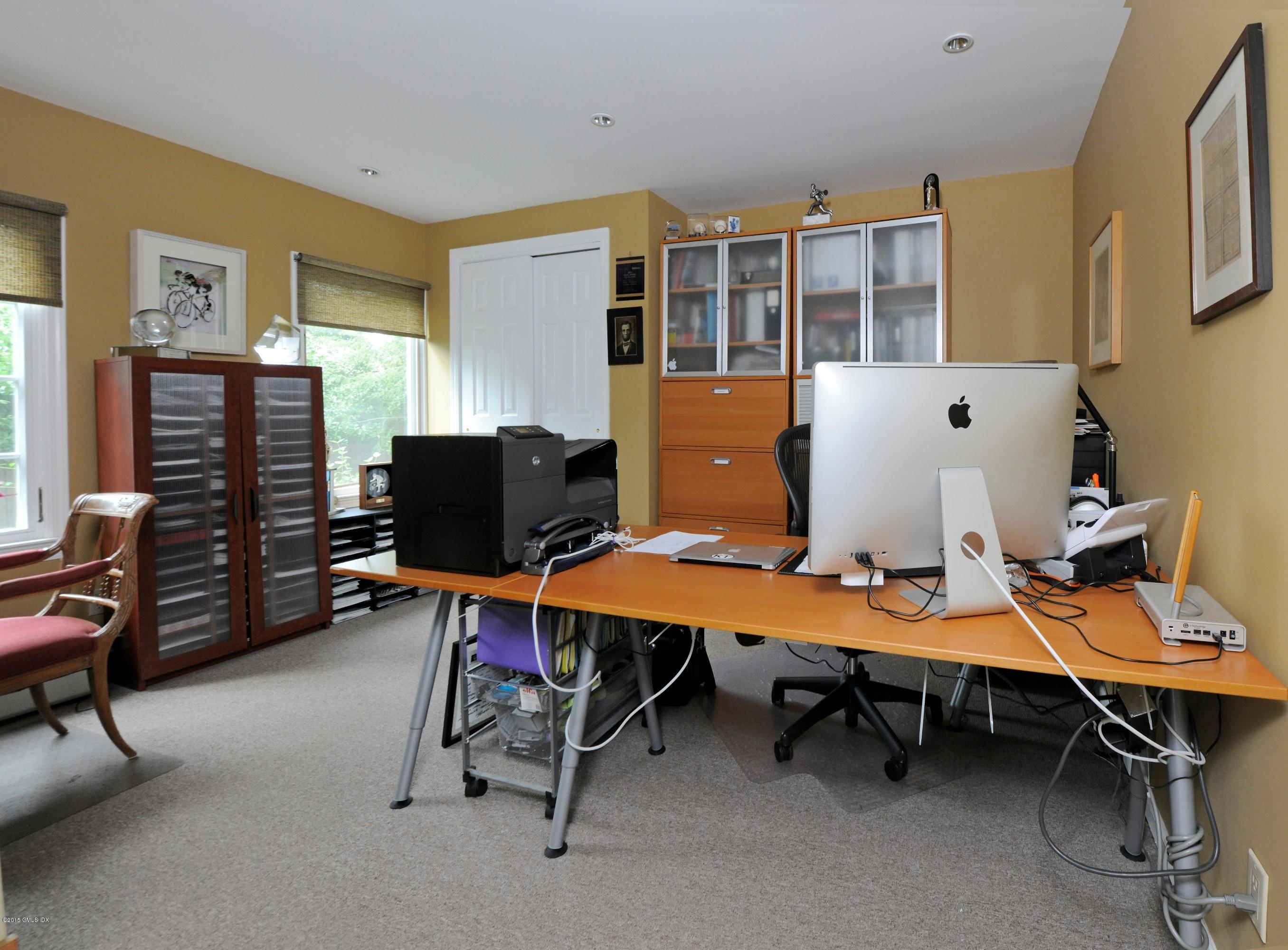 186 Field Point Road, Unit 4A Greenwich, CT 06830 - Photo 22 of 23 a workspace with furniture