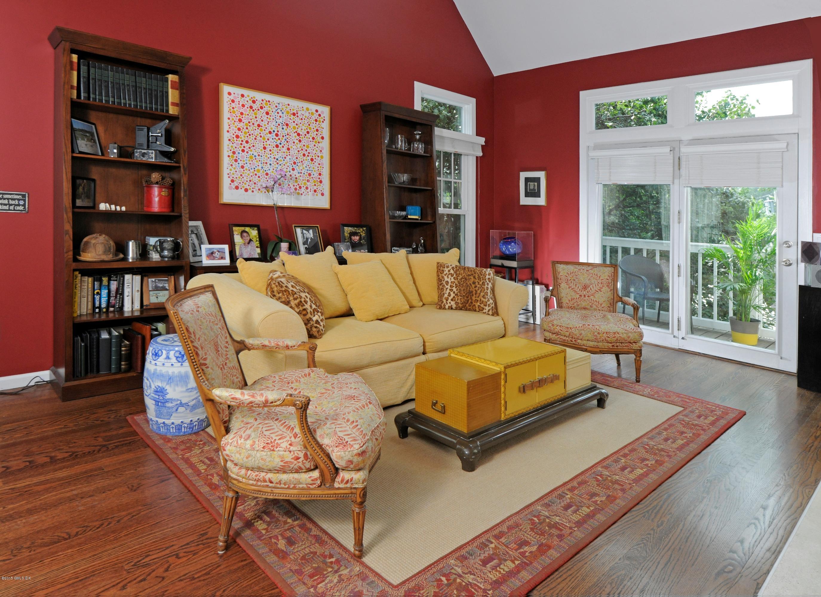 186 Field Point Road, Unit 4A Greenwich, CT 06830 - Photo 9 of 23 a living room with furniture and a large window