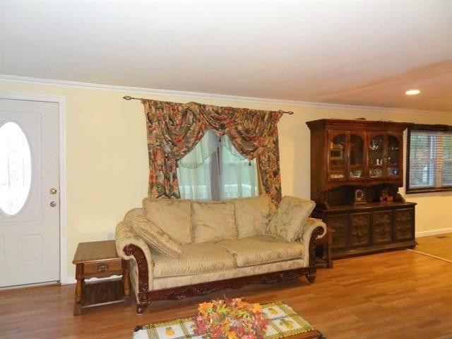 102 Lochinvar Road Greeley, PA 18425 - Photo 15 of 30 LRoom