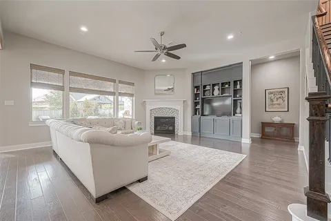 $975,000 | 30 Argosy Bend Place, Tomball, TX 77375