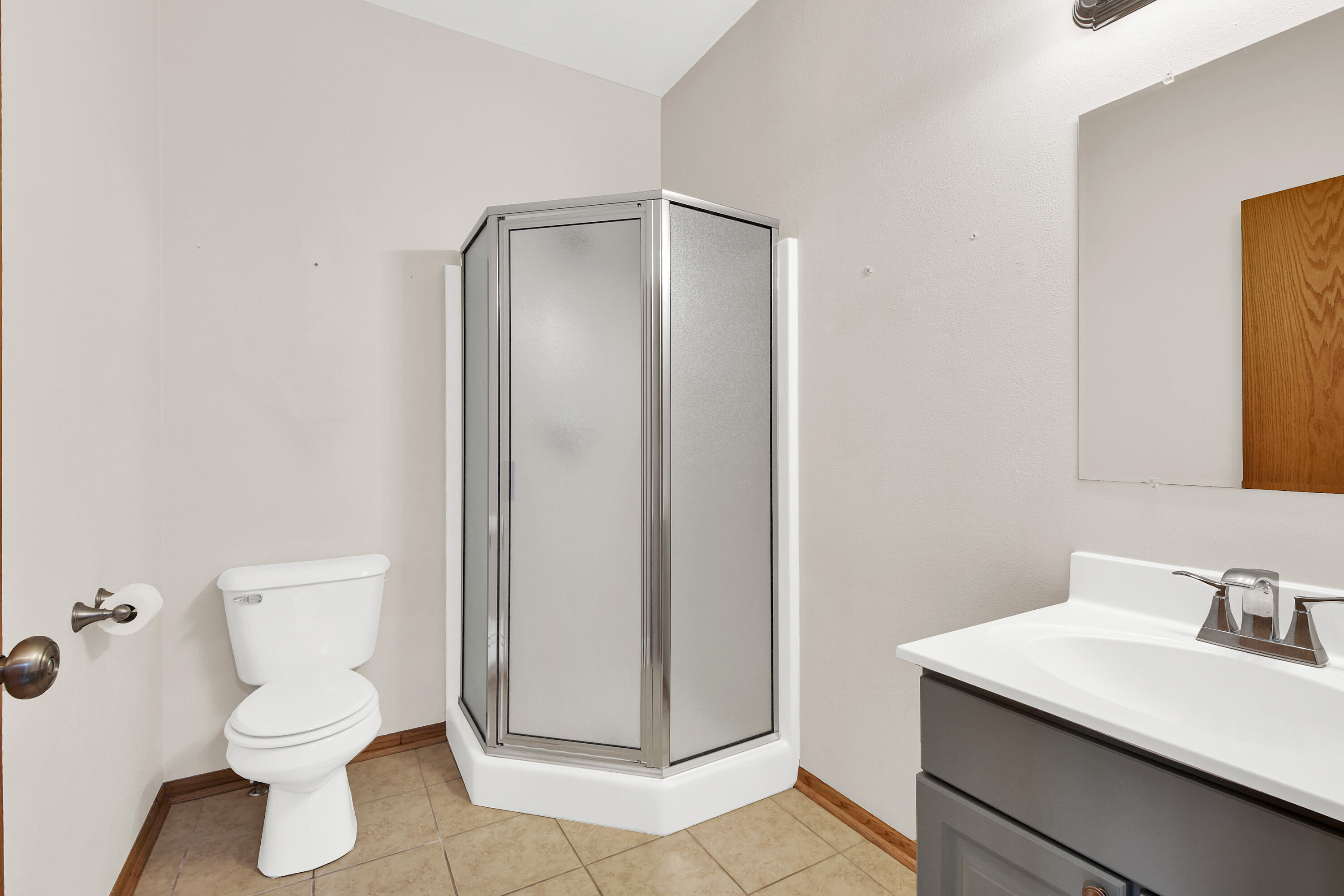 7809 East Wind Lake Road Norway, WI 53185 - Photo 15 of 33 Full Bathroom Main Level