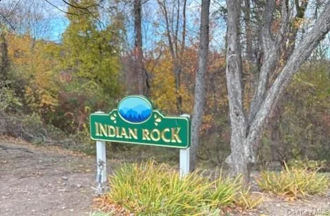 a sign that is sitting on a brick wall