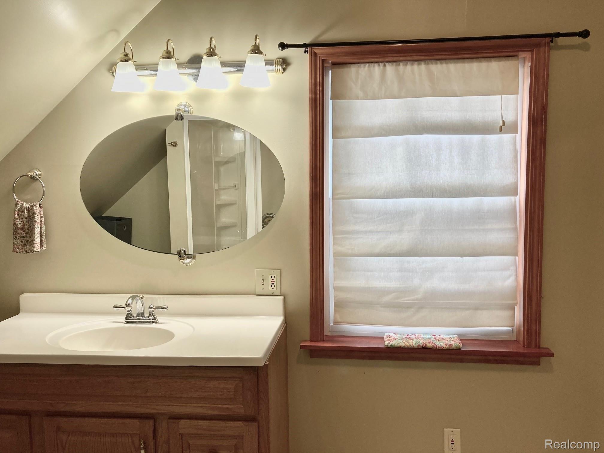 4493 Lapeer Road Burton, MI 48509 - Photo 22 of 39 22.jpg