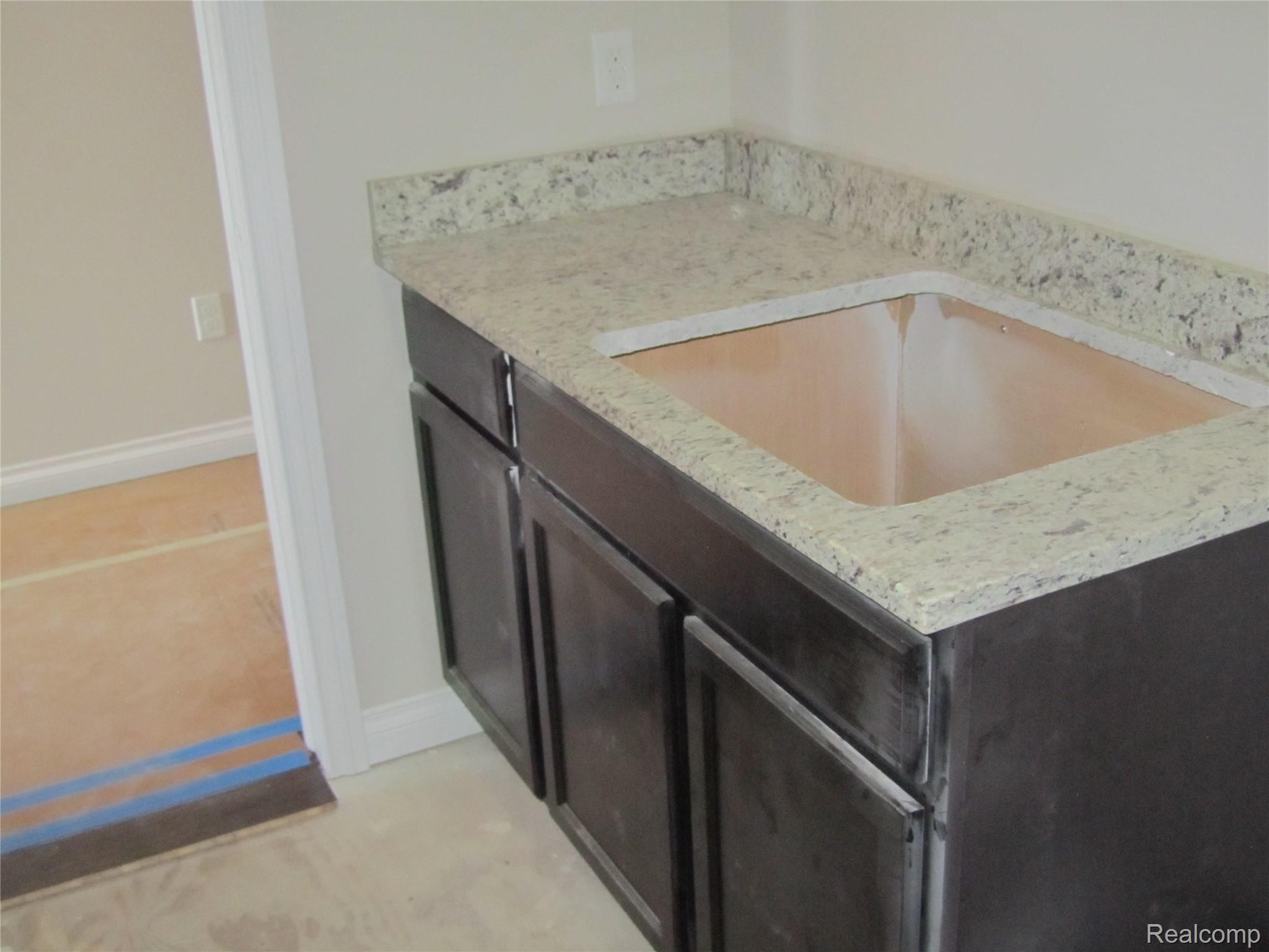 25881 King Road Romulus, MI 48174 - Photo 4 of 8 IMG_4105.JPG