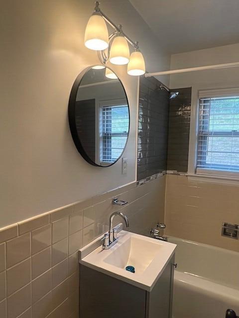 6099 Franklin Road Roanoke, VA 24014 - Photo 8 of 16 bathroom