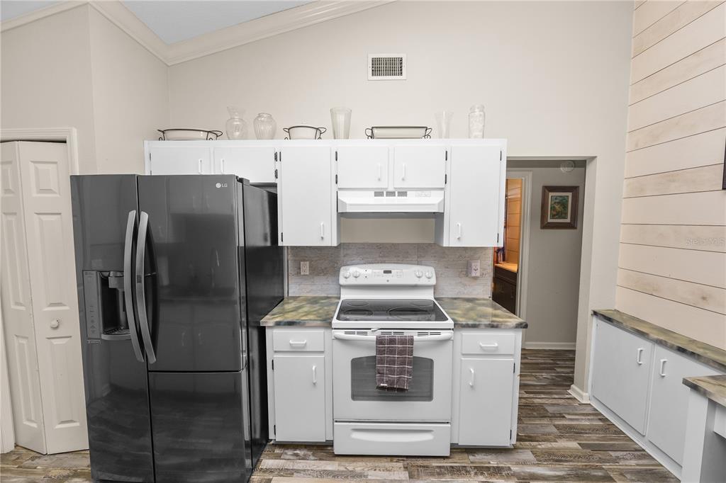 225 Lindale Street Lakeland, FL 33809 - Photo 14 of 37 a stove top oven sitting inside of a kitchen