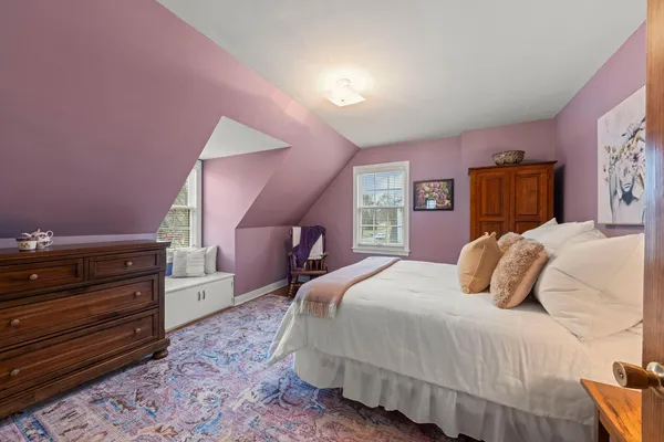 a view of a house with backyard and tree
