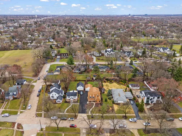 $939,000 | 909 South Wheaton Avenue, Wheaton, IL 60189