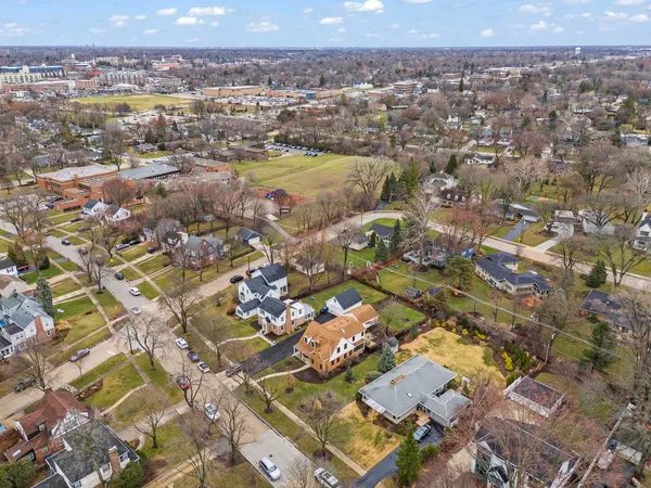 $939,000 | 909 South Wheaton Avenue, Wheaton, IL 60189