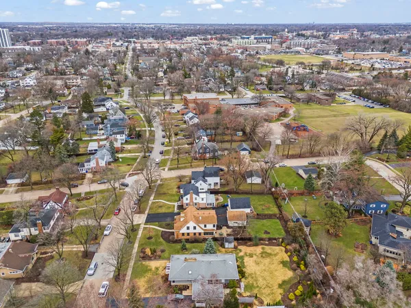 $939,000 | 909 South Wheaton Avenue, Wheaton, IL 60189