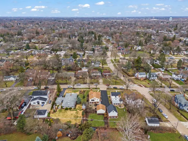 $939,000 | 909 South Wheaton Avenue, Wheaton, IL 60189