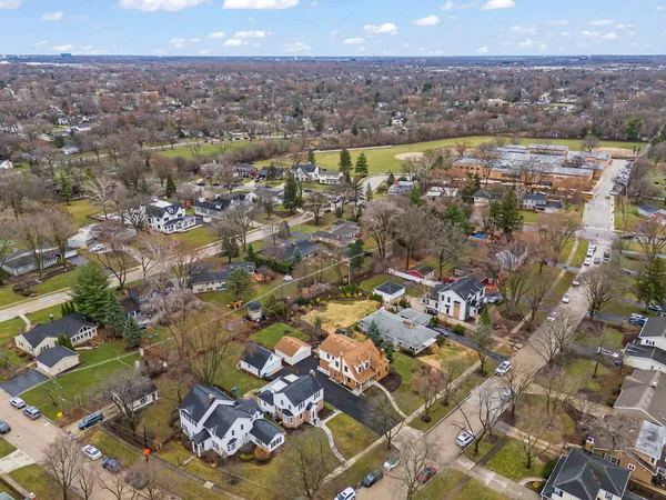 $939,000 | 909 South Wheaton Avenue, Wheaton, IL 60189
