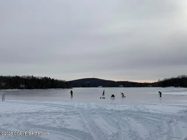 $195,823 | 186 Canoe Trail, Pocono Lake, PA 18347