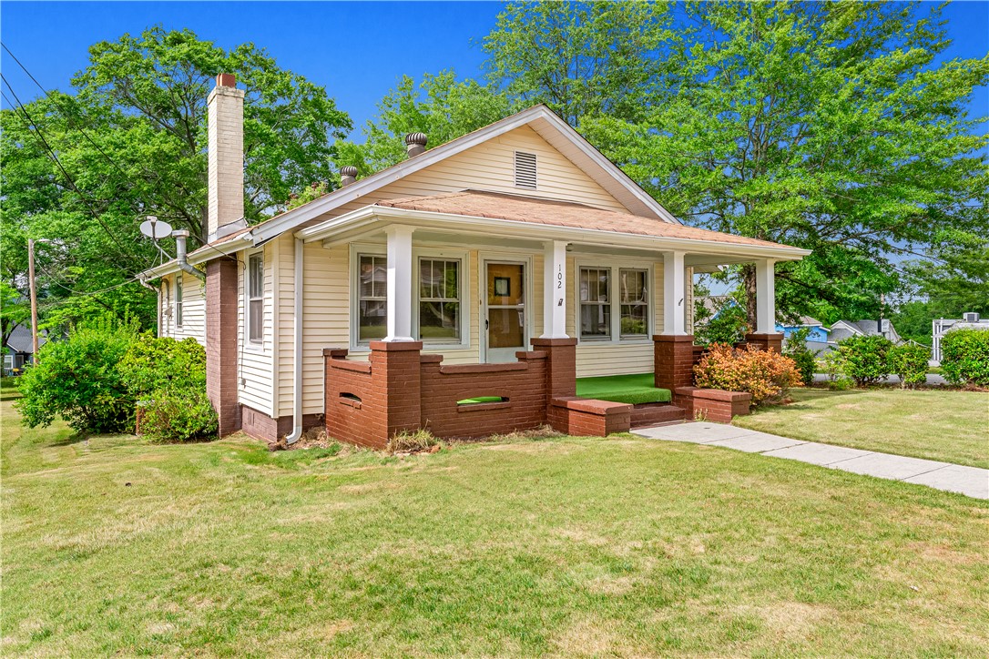 102 Robinson Avenue Easley, SC 29640 - Photo 2 of 24